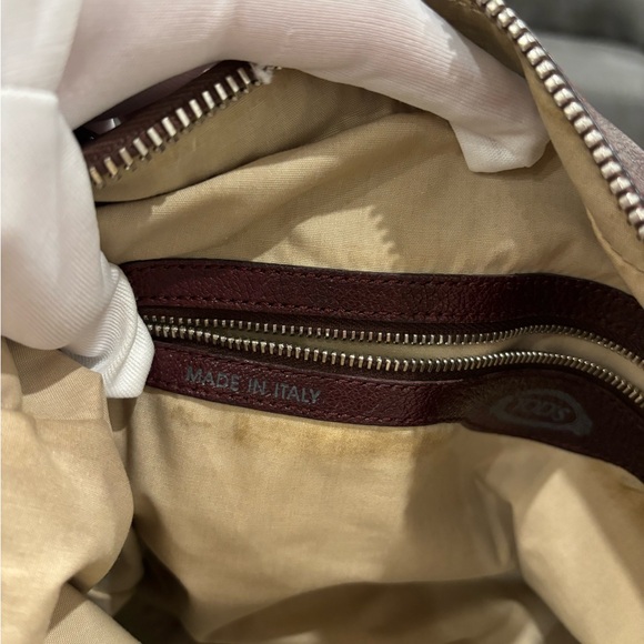 Tod’s Leather Shoulder Bag - Picture 10 of 15